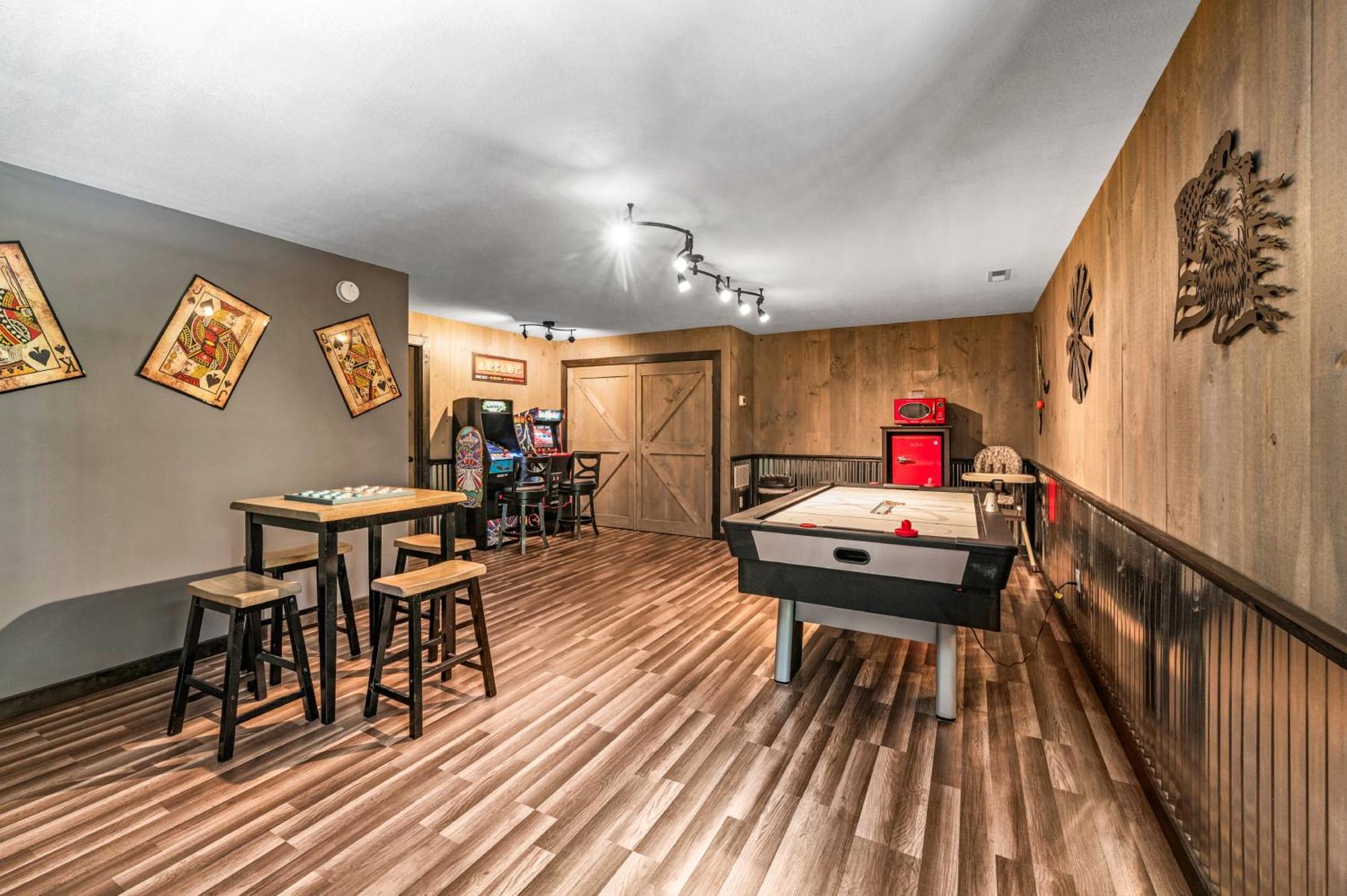 Lil Cabin In The Cove! Mtn Views, Theater, Hot Tub, Games, King Beds, Prime Location! Сивиървил Екстериор снимка