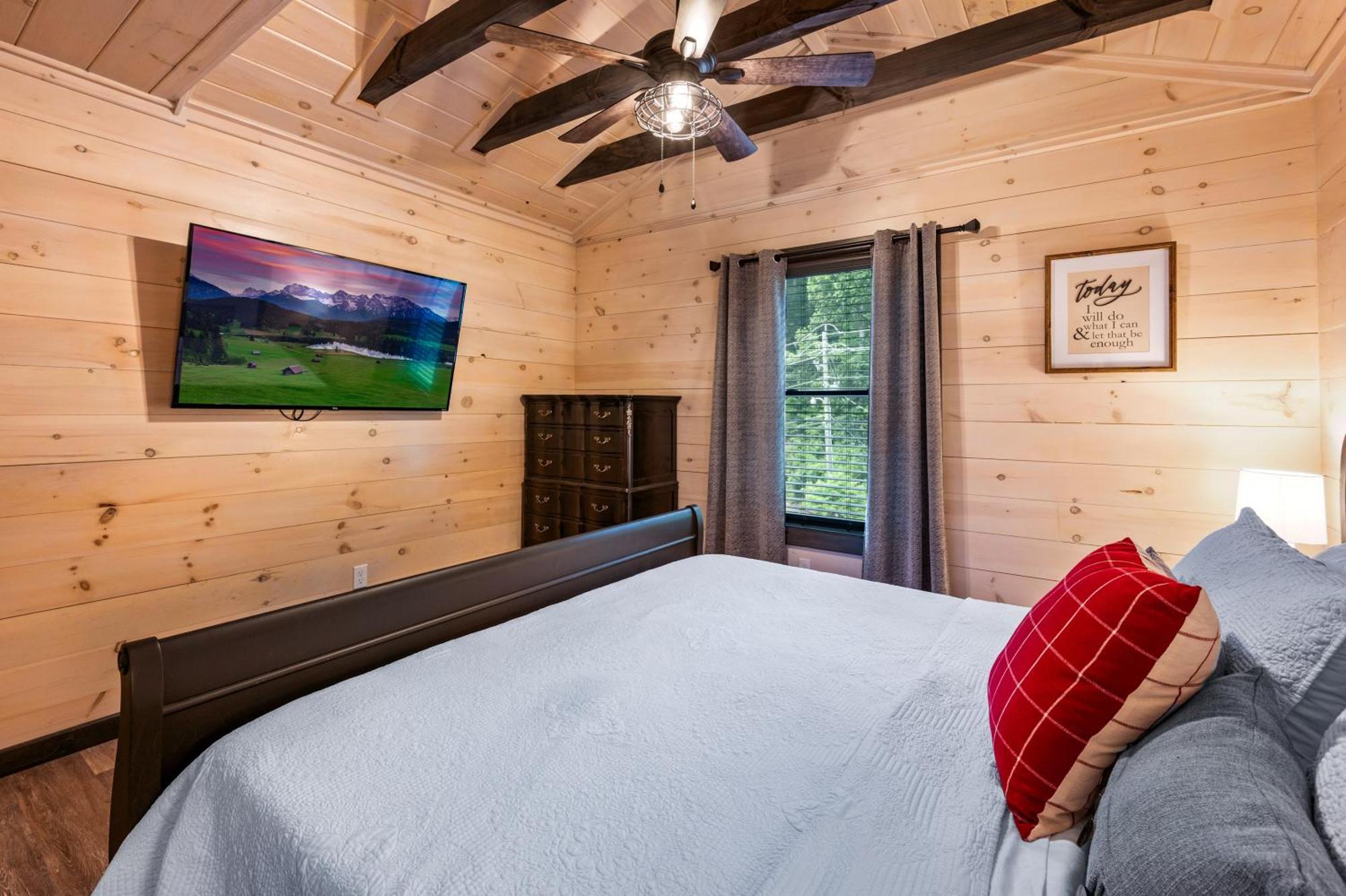 Lil Cabin In The Cove! Mtn Views, Theater, Hot Tub, Games, King Beds, Prime Location! Сивиървил Екстериор снимка
