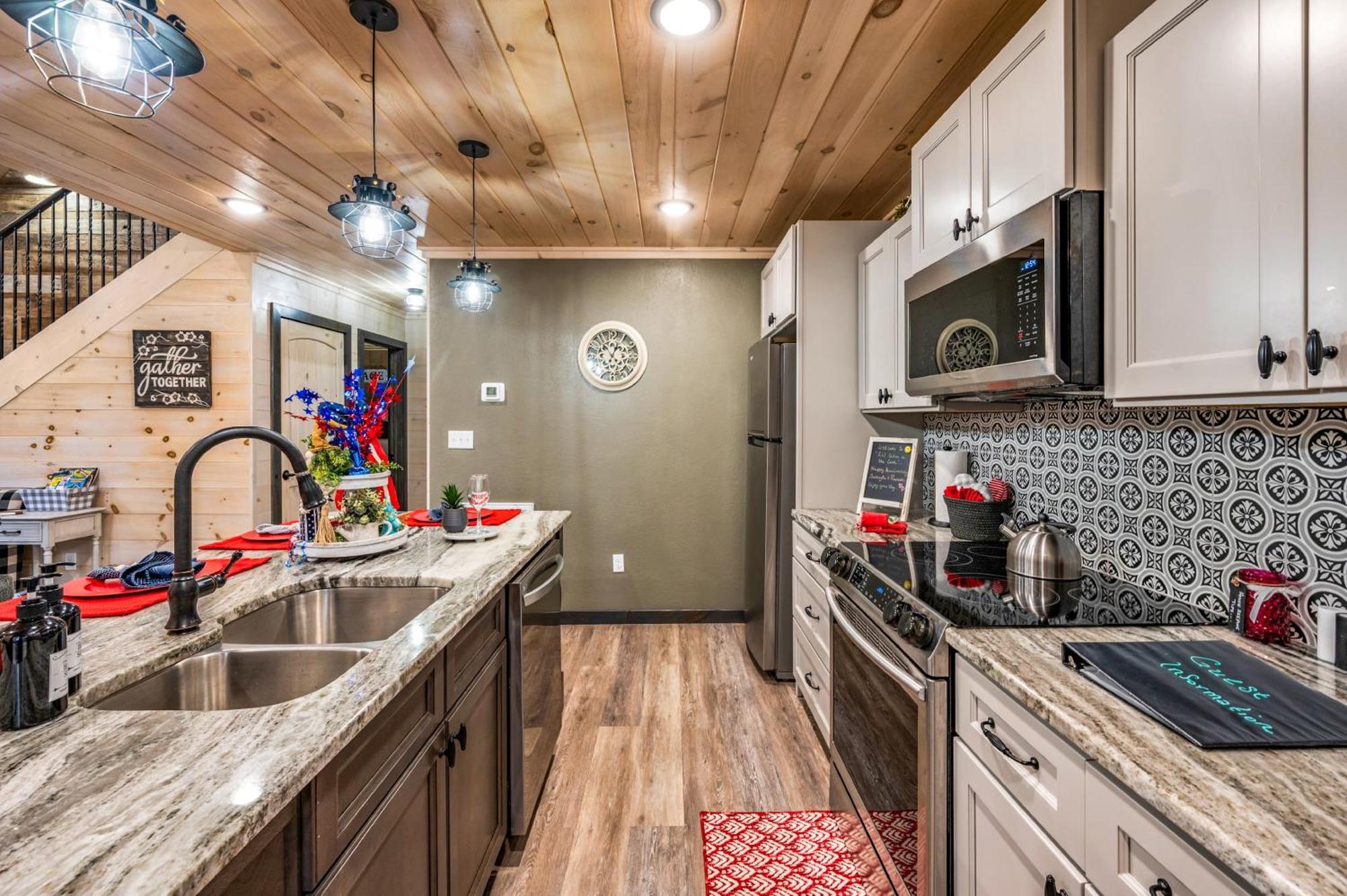 Lil Cabin In The Cove! Mtn Views, Theater, Hot Tub, Games, King Beds, Prime Location! Сивиървил Екстериор снимка
