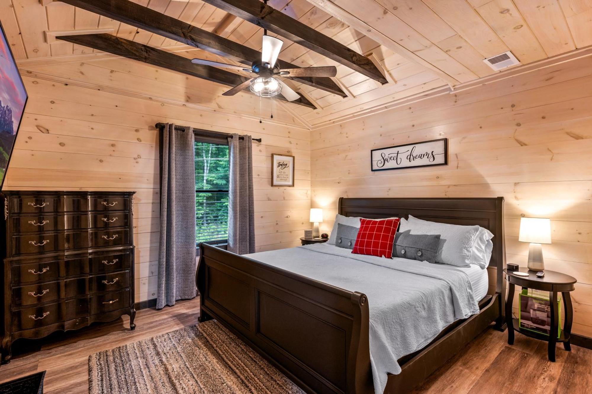 Lil Cabin In The Cove! Mtn Views, Theater, Hot Tub, Games, King Beds, Prime Location! Сивиървил Екстериор снимка