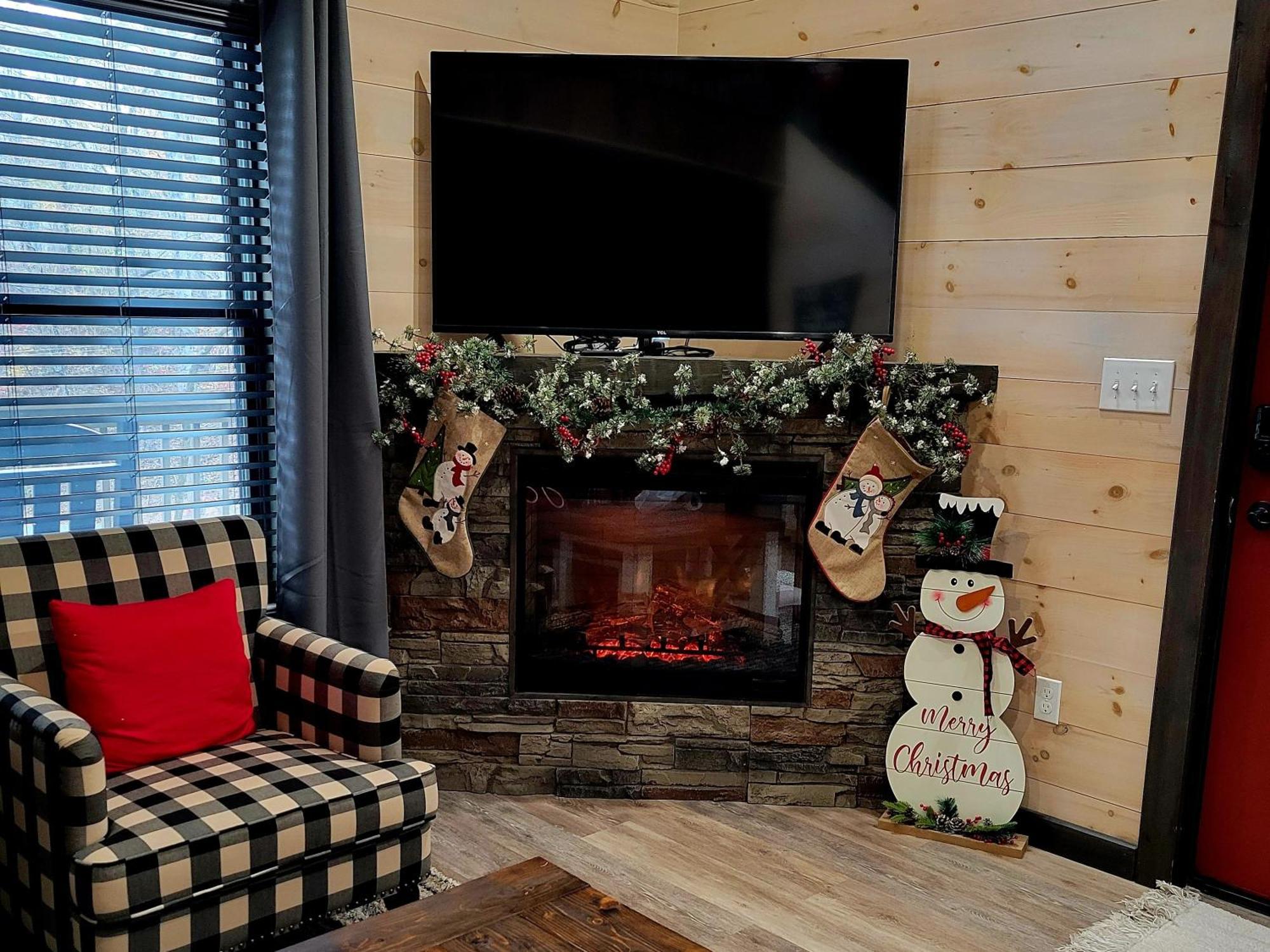Lil Cabin In The Cove! Mtn Views, Theater, Hot Tub, Games, King Beds, Prime Location! Сивиървил Екстериор снимка