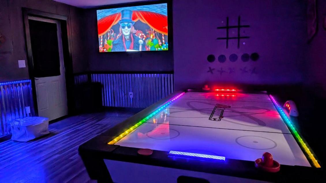 Lil Cabin In The Cove! Mtn Views, Theater, Hot Tub, Games, King Beds, Prime Location! Сивиървил Екстериор снимка